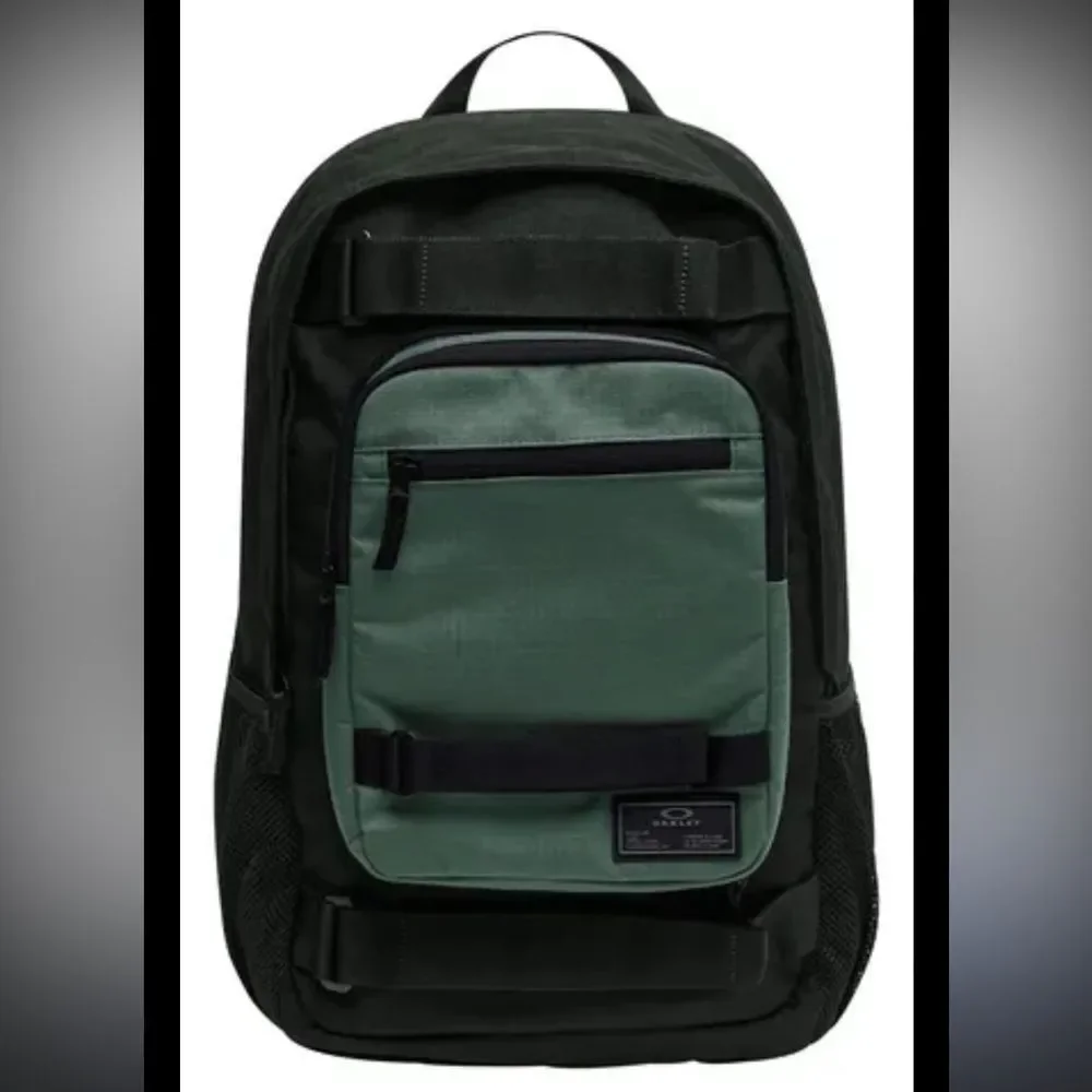 NWT Oakley Multifunctional Hydrolix Smart Backpack‎ detachable crossbody bag